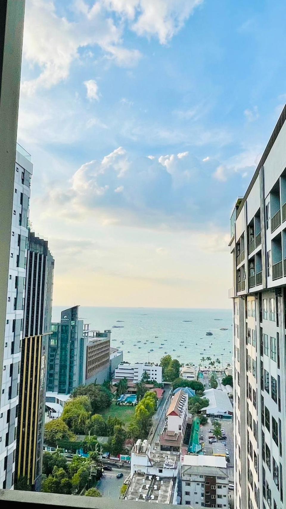 The Base Central Pattaya 2 Bed 2 Bath By Numam Extérieur photo